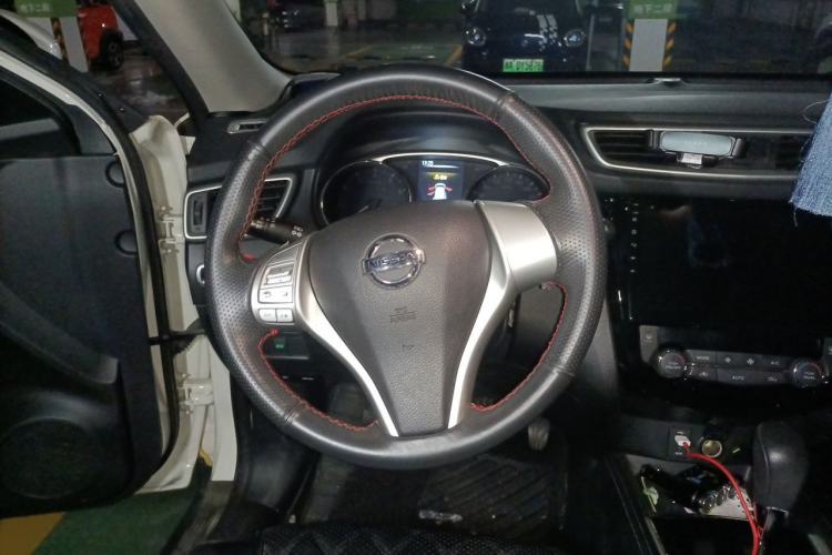 Used Nissan X-Trail 2014 2.0L CVT Comfort Edition 2WD Steering Wheel