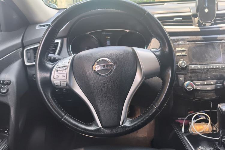 Used Nissan X-Trail 2014 2.5L CVT Luxury Edition 4WD Steering Wheel