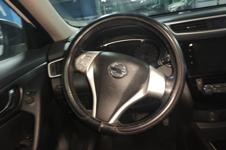 Used Nissan X-Trail 2014 2.0L CVT Comfort Edition 2WD Steering Wheel