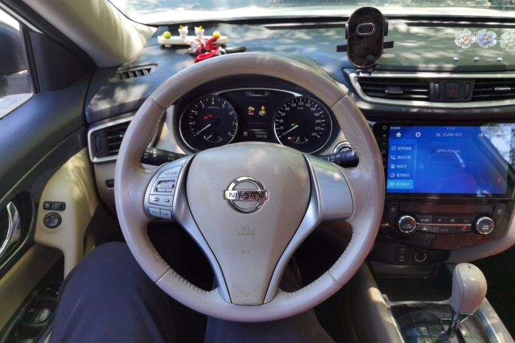 Used Nissan X-Trail 2014 2.5L CVT Leading Edition 4WD Steering Wheel