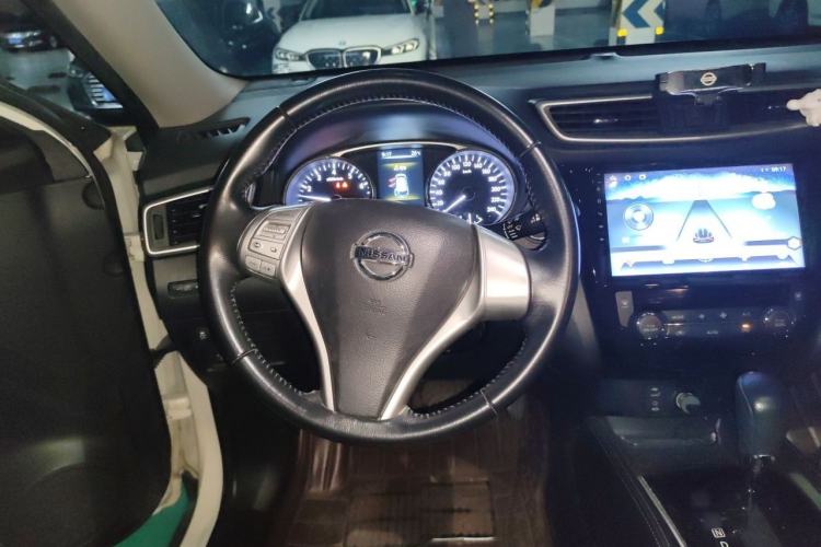 Used Nissan X-Trail 2014 2.0L CVT Comfort Edition 2WD Steering Wheel