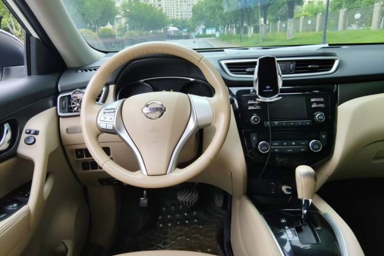 Used Nissan X-Trail 2014 2.0L CVT Comfort Edition 2WD Steering Wheel