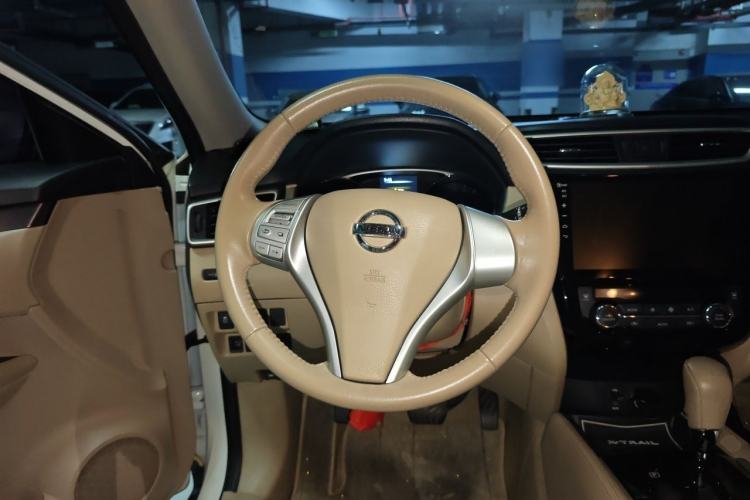 Used Nissan X-Trail 2014 2.0L CVT Comfort Edition 2WD Steering Wheel