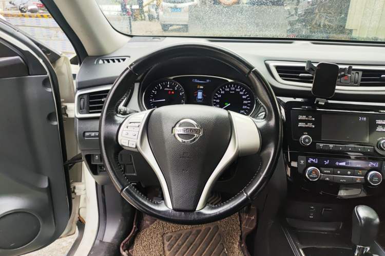 Used Nissan X-Trail 2014 2.0L CVT Comfort Edition 2WD Steering Wheel
