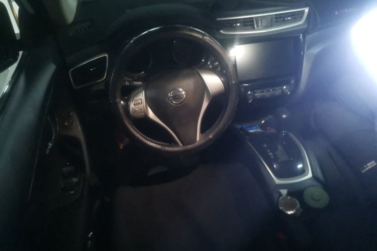 Used Nissan X-Trail 2014 2.0L CVT Comfort Edition 2WD Steering Wheel