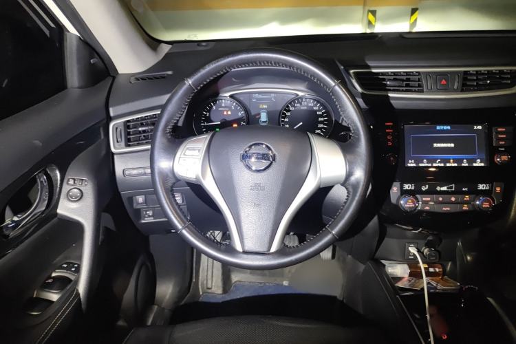 Used Nissan X-Trail 2014 2.5L CVT Luxury Edition 4WD Steering Wheel