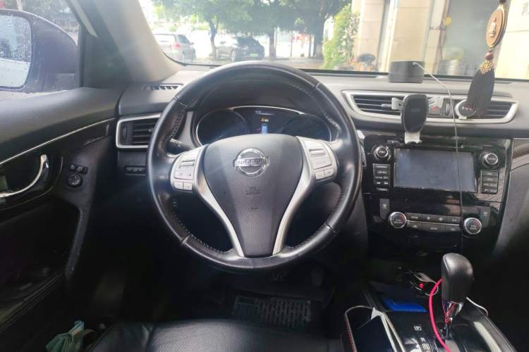 Used Nissan X-Trail 2014 2.5L CVT Ultimate Edition 4WD Steering Wheel