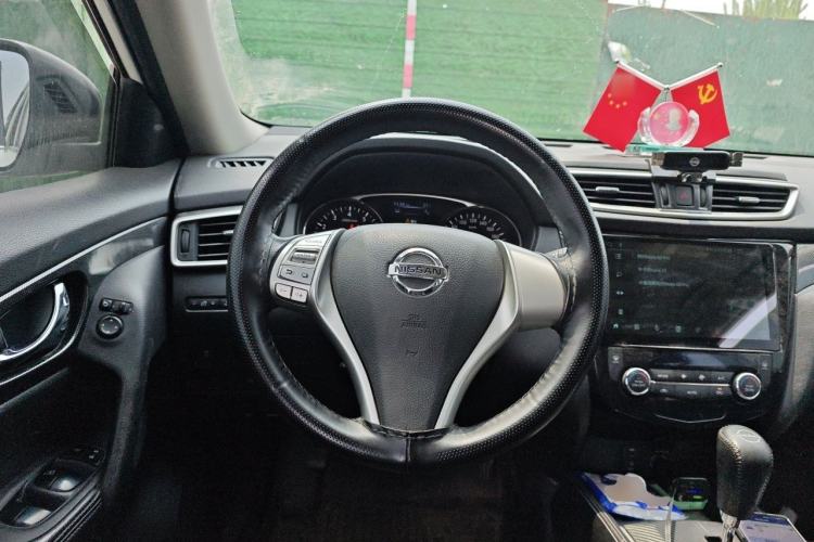 Used Nissan X-Trail 2014 2.5L CVT Luxury Edition 4WD Steering Wheel