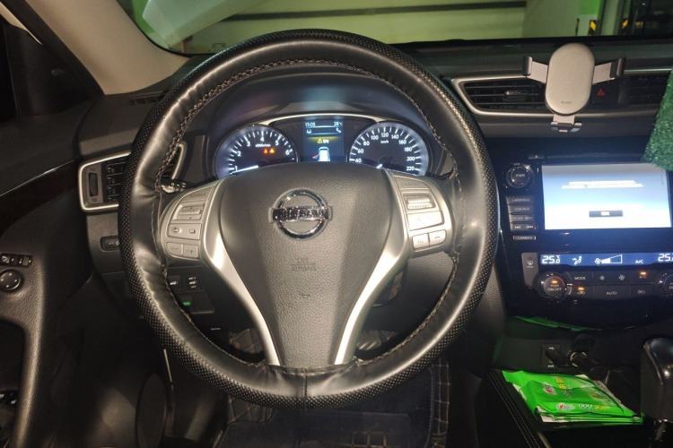 Used Nissan X-Trail 2014 2.5L CVT Ultimate Edition 4WD Steering Wheel