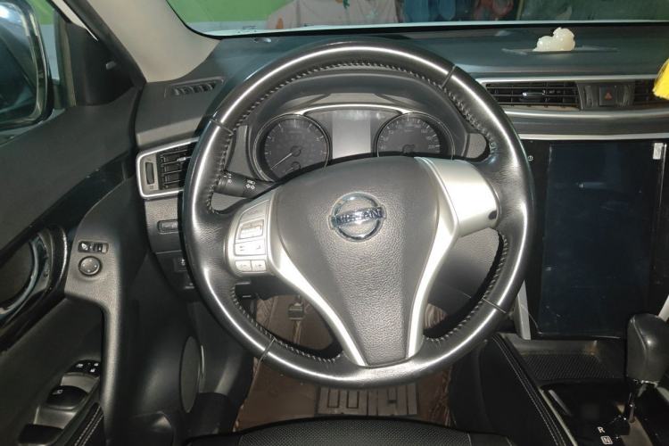 Used Nissan X-Trail 2014 2.5L CVT Luxury Edition 4WD Steering Wheel