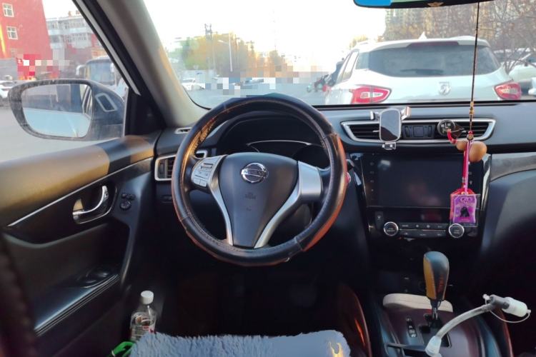 Used Nissan X-Trail 2014 2.5L CVT Luxury Edition 4WD Steering Wheel
