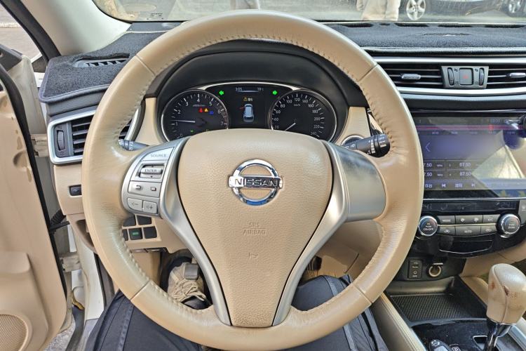 Used Nissan X-Trail 2014 2.0L CVT Comfort Edition 2WD Steering Wheel