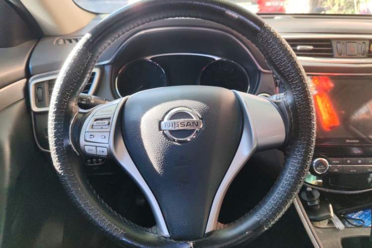 Used Nissan X-Trail 2014 2.0L CVT Comfort Edition 2WD Steering Wheel