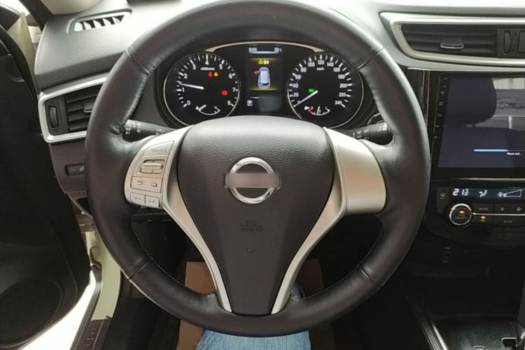 Used Nissan X-Trail 2014 2.0L CVT Comfort Edition 2WD Steering Wheel