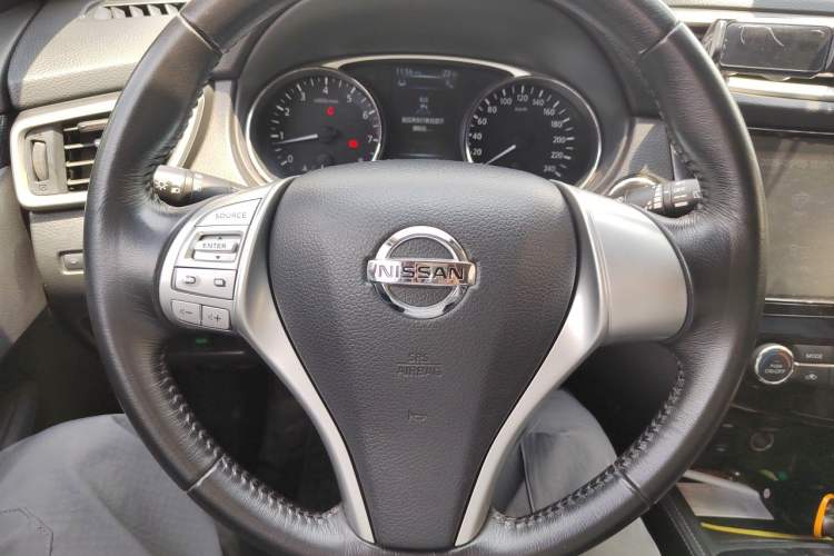 Used Nissan X-Trail 2014 2.5L CVT Luxury Edition 4WD Steering Wheel