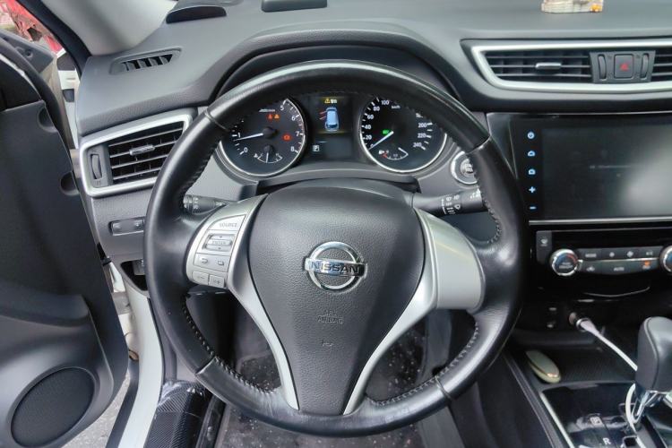 Used Nissan X-Trail 2014 2.5L CVT Luxury Edition 4WD Steering Wheel