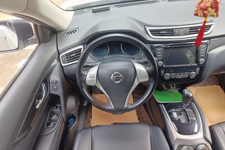 Used Nissan X-Trail 2014 2.5L CVT Luxury Edition 4WD Steering Wheel