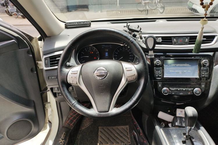 Used Nissan X-Trail 2014 2.5L CVT Luxury Edition 4WD Steering Wheel