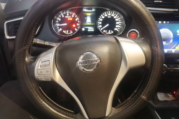 Used Nissan X-Trail 2014 2.0L CVT Comfort Edition 2WD Steering Wheel