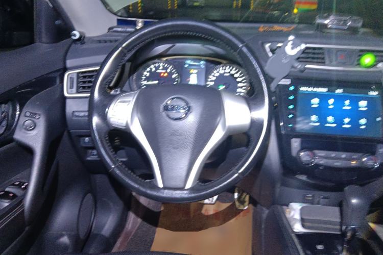 Used Nissan X-Trail 2014 2.5L CVT Luxury Edition 4WD Steering Wheel