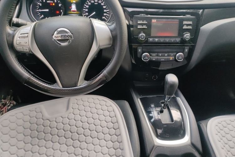 Used Nissan X-Trail 2014 2.5L CVT Luxury Edition 4WD Steering Wheel