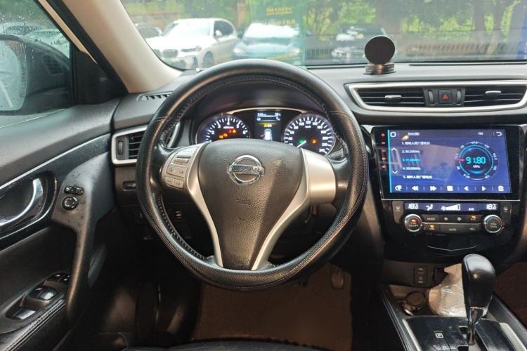 Used Nissan X-Trail 2014 2.5L CVT Luxury Edition 4WD Steering Wheel