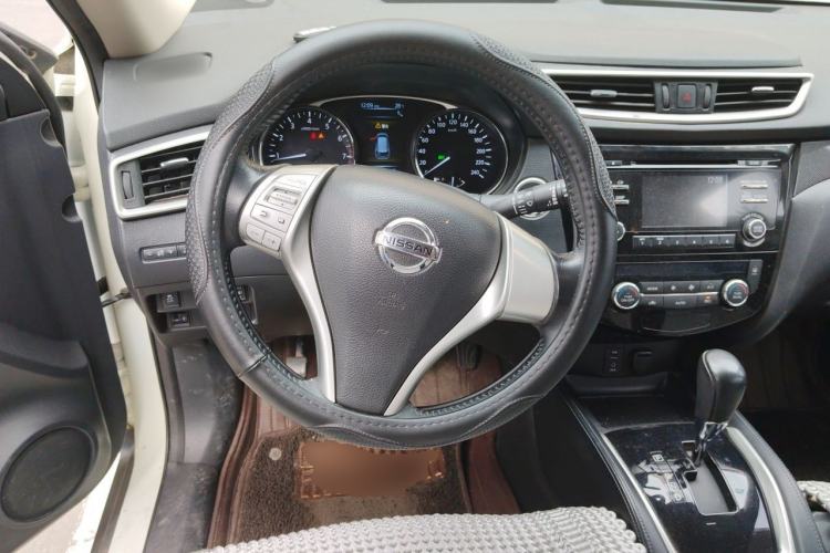 Used Nissan X-Trail 2014 2.5L CVT Luxury Edition 4WD Steering Wheel