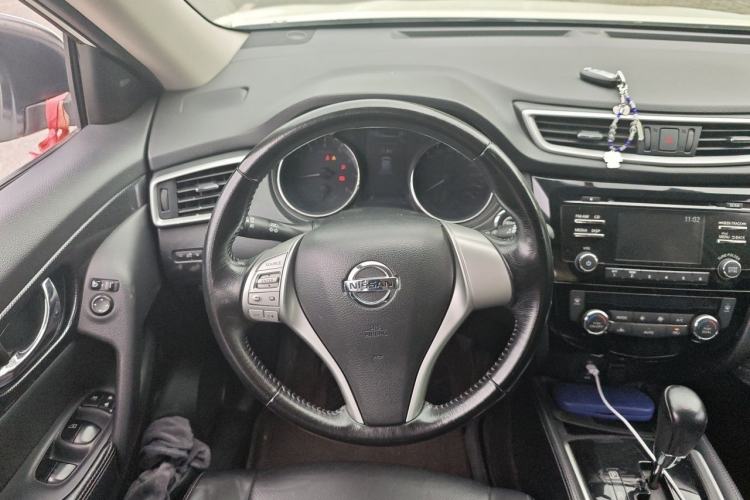 Used Nissan X-Trail 2014 2.5L CVT Luxury Edition 4WD Steering Wheel