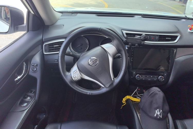 Used Nissan X-Trail 2014 2.0L CVT Comfort Edition 2WD Steering Wheel