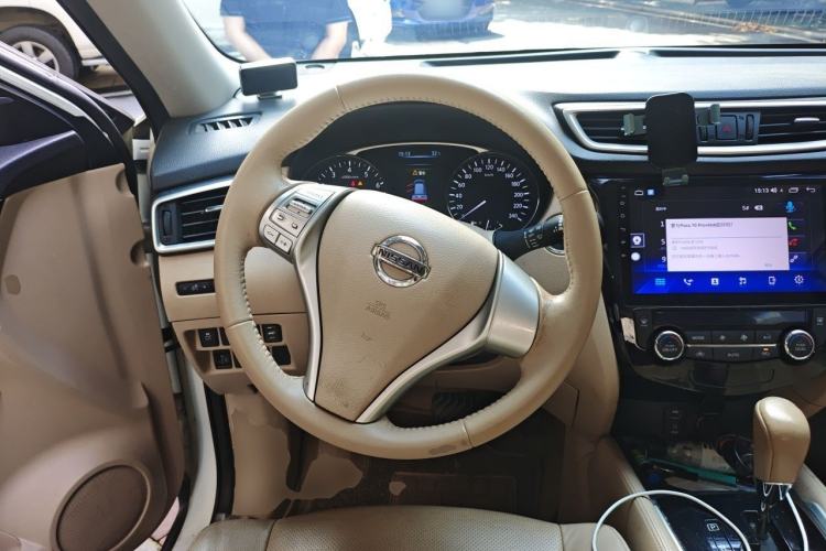 Used Nissan X-Trail 2014 2.5L CVT Luxury Edition 4WD Steering Wheel