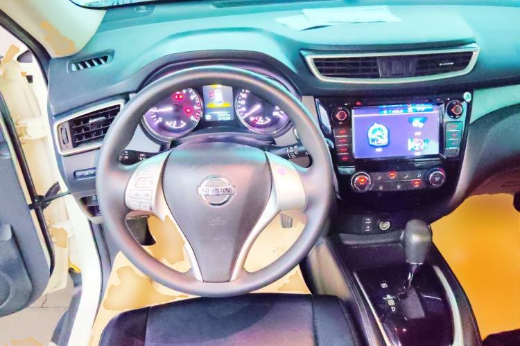 Used Nissan X-Trail 2014 2.0L CVT Fashion Edition 2WD Steering Wheel
