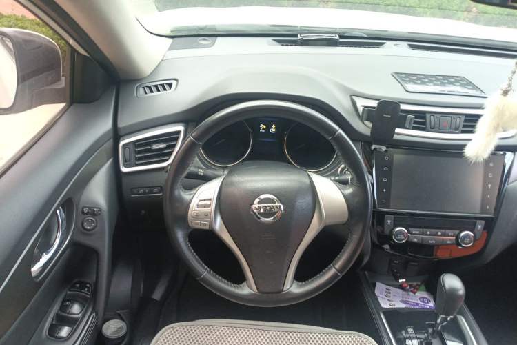 Used Nissan X-Trail 2014 2.0L CVT Comfort Edition 2WD Steering Wheel