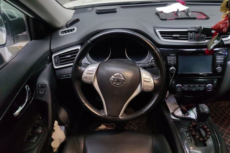 Used Nissan X-Trail 2014 2.5L CVT Luxury Edition 4WD Steering Wheel
