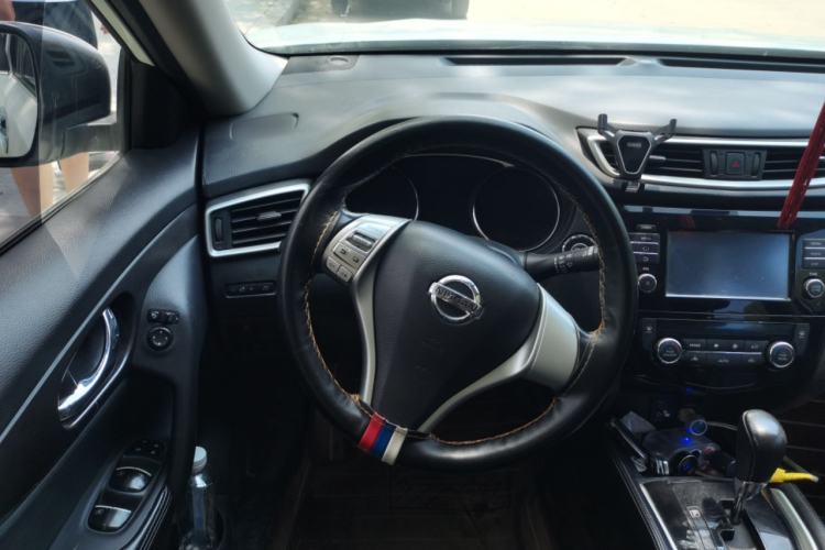 Used Nissan X-Trail 2014 2.0L CVT Comfort Edition 2WD Steering Wheel