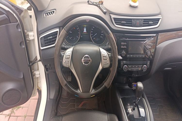 Used Nissan X-Trail 2014 2.5L CVT Luxury Edition 4WD Steering Wheel