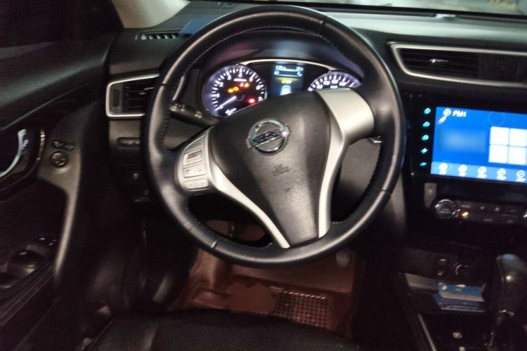 Used Nissan X-Trail 2014 2.5L CVT Luxury Edition 4WD Steering Wheel