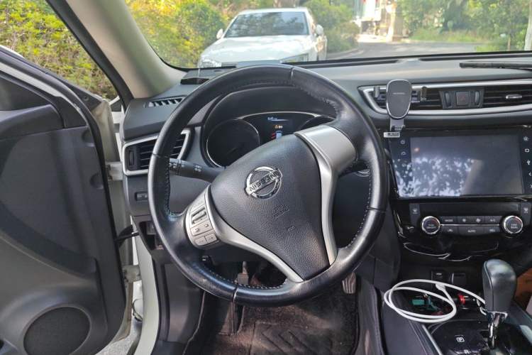 Used Nissan X-Trail 2014 2.0L CVT Comfort Edition 2WD Steering Wheel