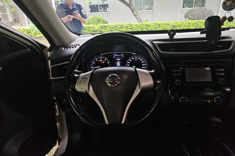 Used Nissan X-Trail 2014 2.5L CVT Luxury Edition 4WD Steering Wheel