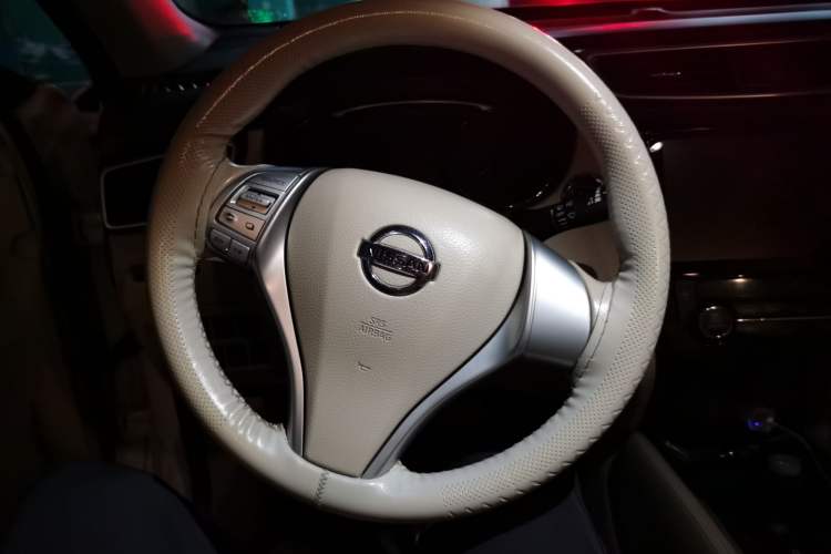 Used Nissan X-Trail 2014 2.0L CVT Comfort Edition 2WD Steering Wheel
