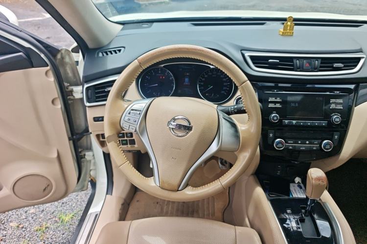 Used Nissan X-Trail 2014 2.5L CVT Luxury Edition 4WD Steering Wheel