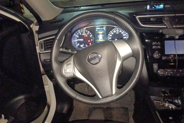 Used Nissan X-Trail 2014 2.5L CVT Luxury Edition 4WD Steering Wheel