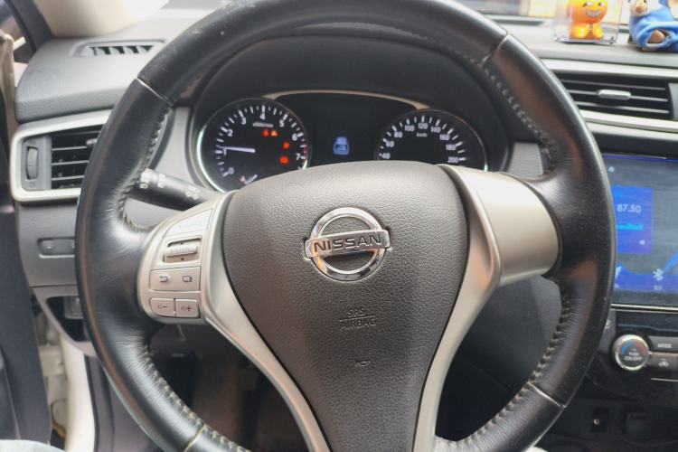 Used Nissan X-Trail 2014 2.5L CVT Luxury Edition 4WD Steering Wheel