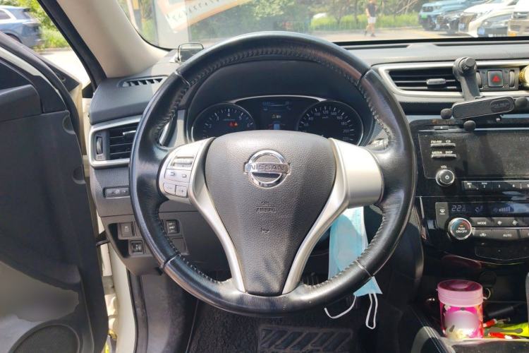 Used Nissan X-Trail 2014 2.5L CVT Luxury Edition 4WD Steering Wheel