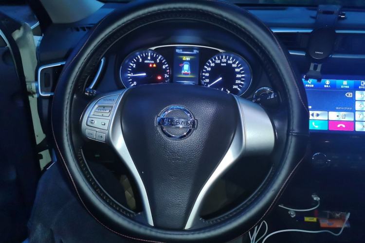 Used Nissan X-Trail 2014 2.0L CVT Comfort Edition 2WD Steering Wheel