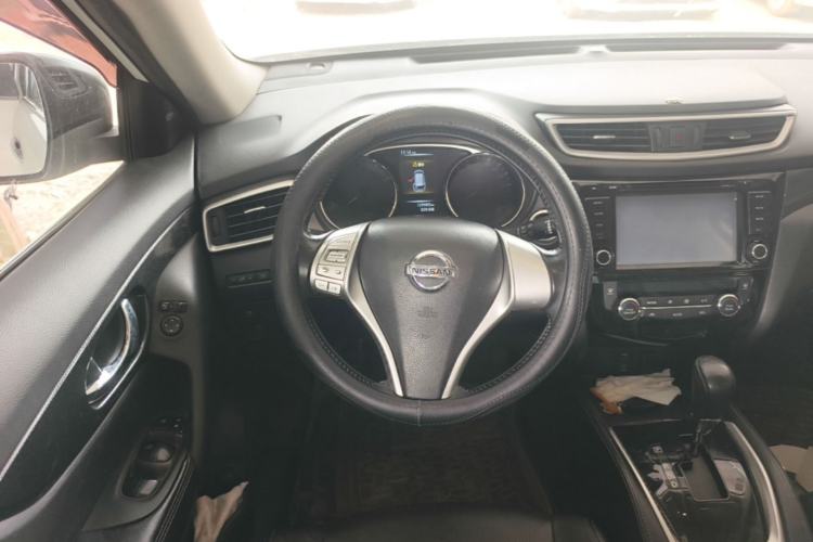 Used Nissan X-Trail 2014 2.5L CVT Luxury Edition 4WD Steering Wheel