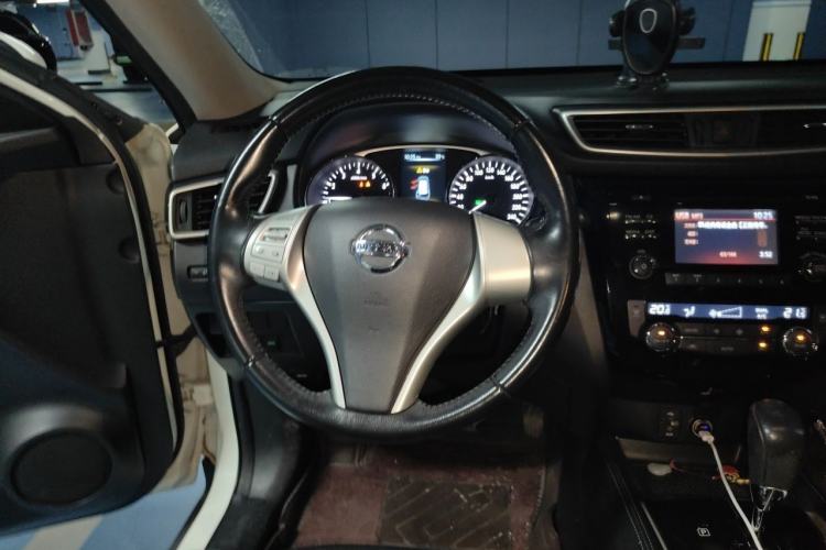 Used Nissan X-Trail 2014 2.0L CVT Comfort Edition 2WD Steering Wheel