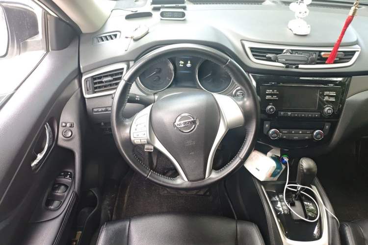 Used Nissan X-Trail 2014 2.0L CVT Comfort Edition 2WD Steering Wheel