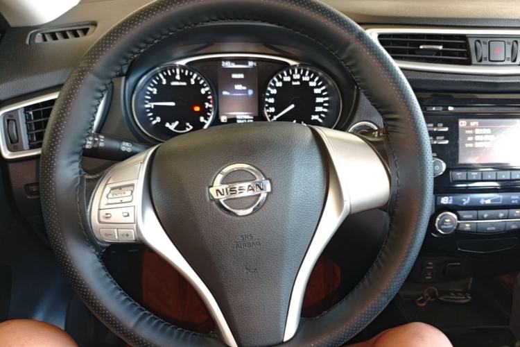 Used Nissan X-Trail 2014 2.0L CVT Comfort Edition 2WD Steering Wheel