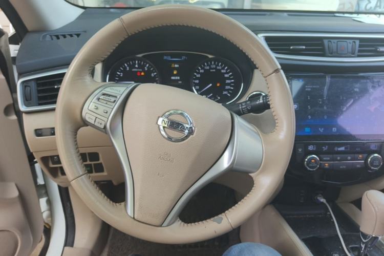 Used Nissan X-Trail 2014 2.0L CVT Comfort Edition 2WD Steering Wheel