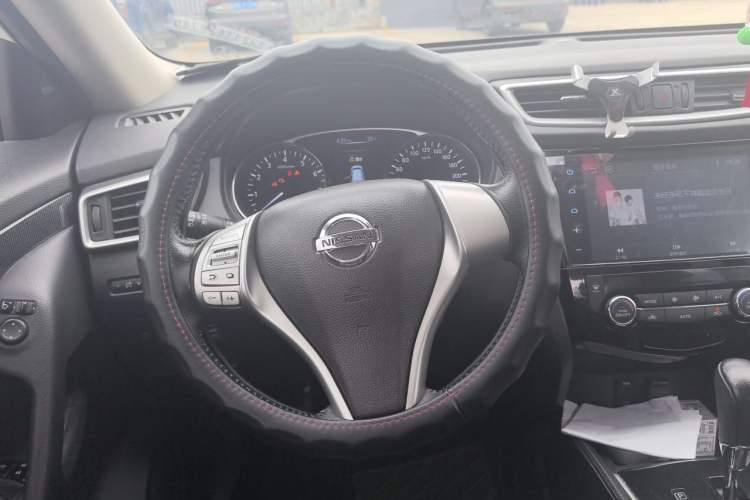 Used Nissan X-Trail 2014 2.5L CVT Luxury Edition 4WD Steering Wheel